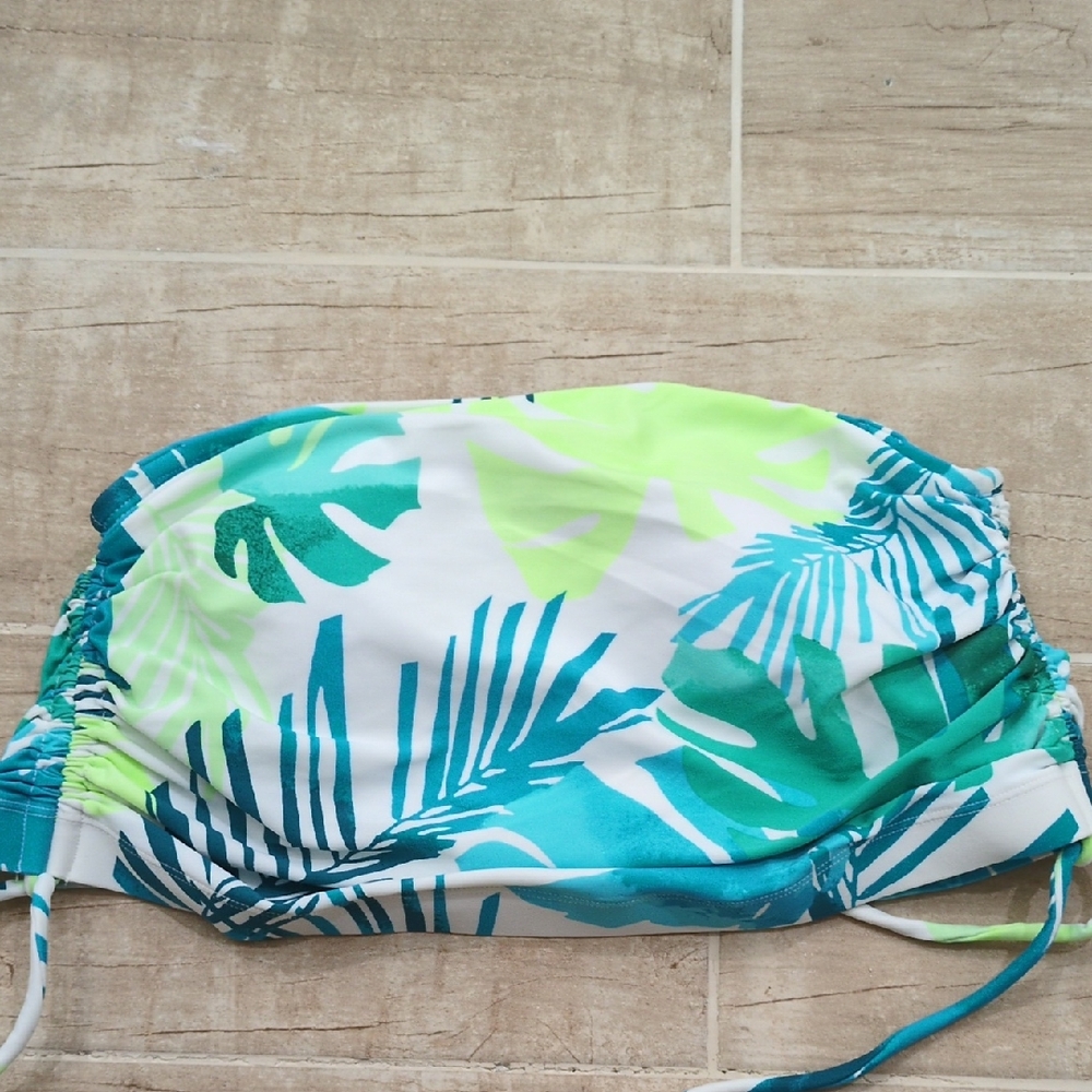 Tropical Leaf Print Bikini Top With Straps.